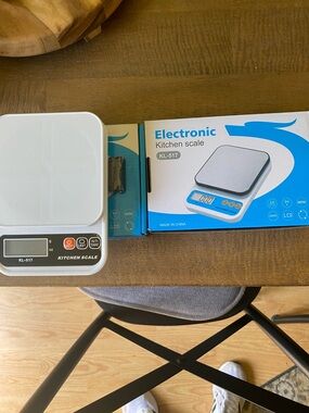 Bundle of 2 Digital Kitchen Scales KL-517 in White